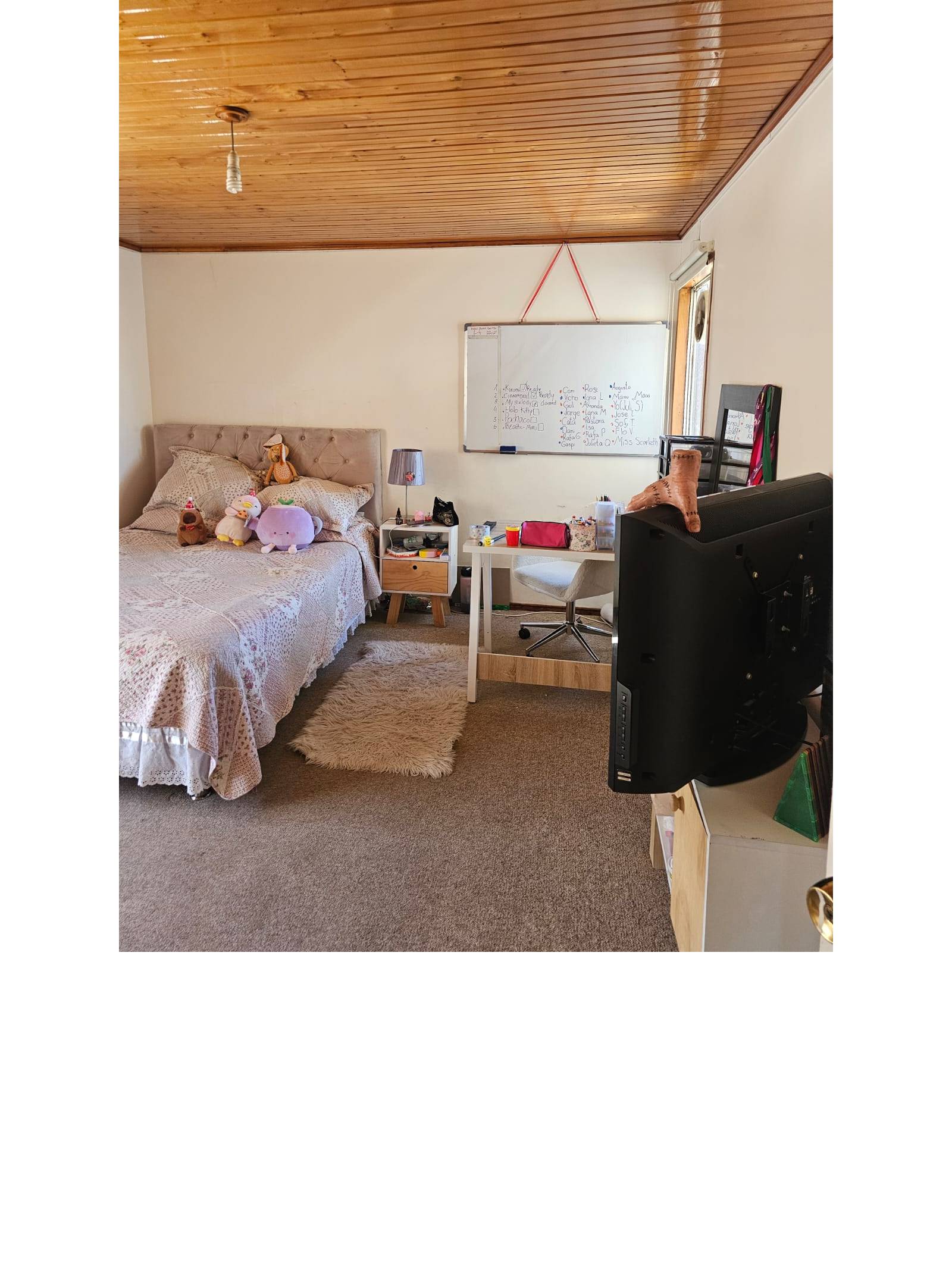 Dormitorio juvenil con escritorio de estudio y cama nido