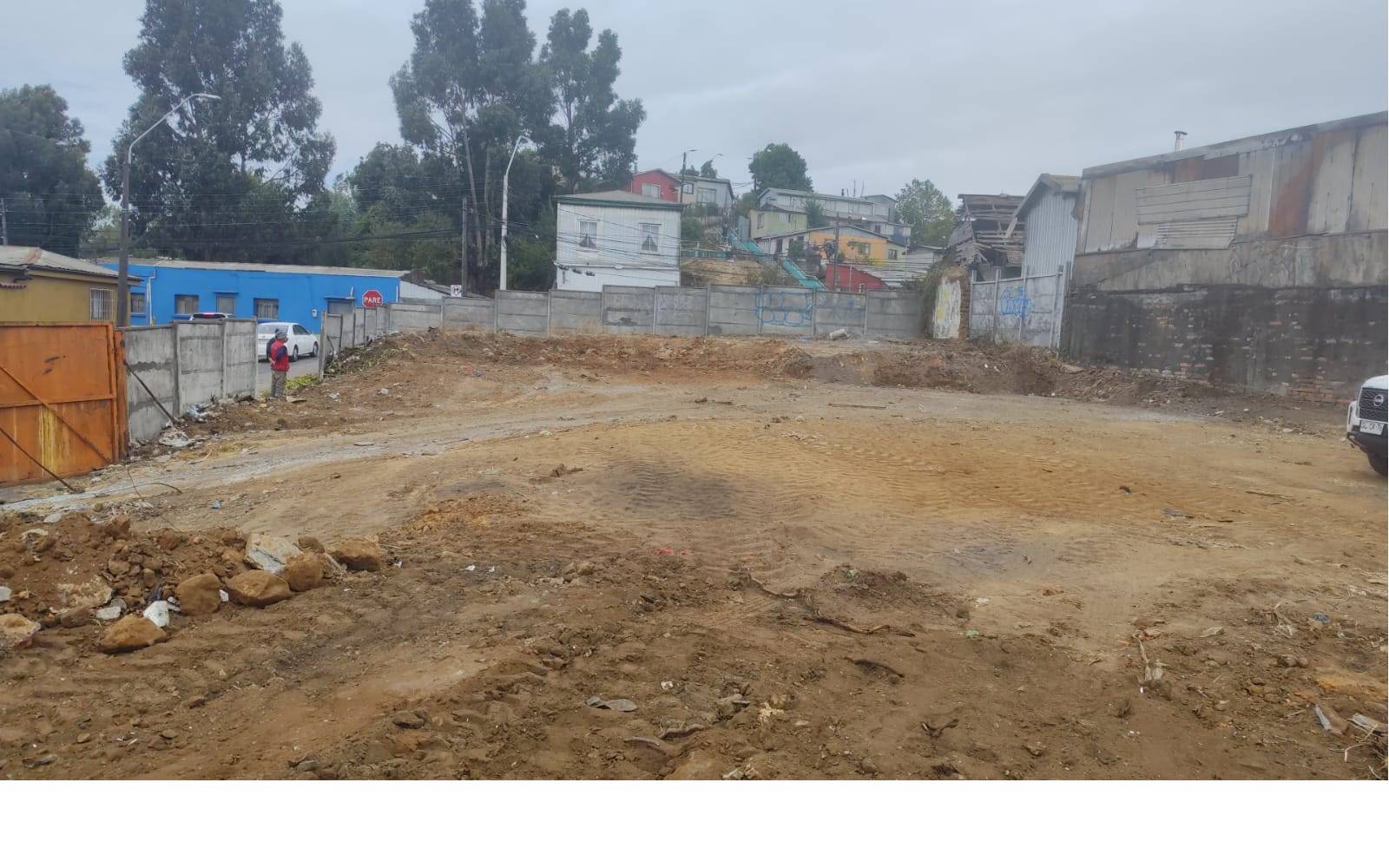 Terreno amplio nivelado con cierres perimetrales de pandereta