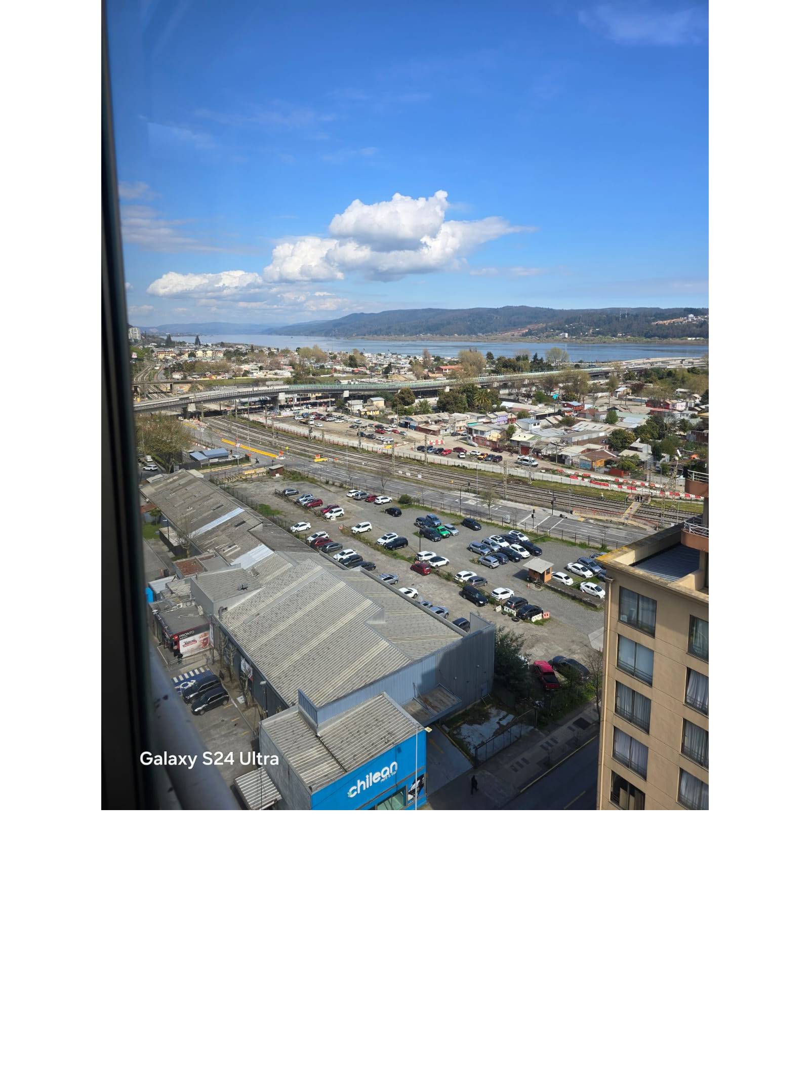 Vista despejada hacia el río y cerros de Concepción