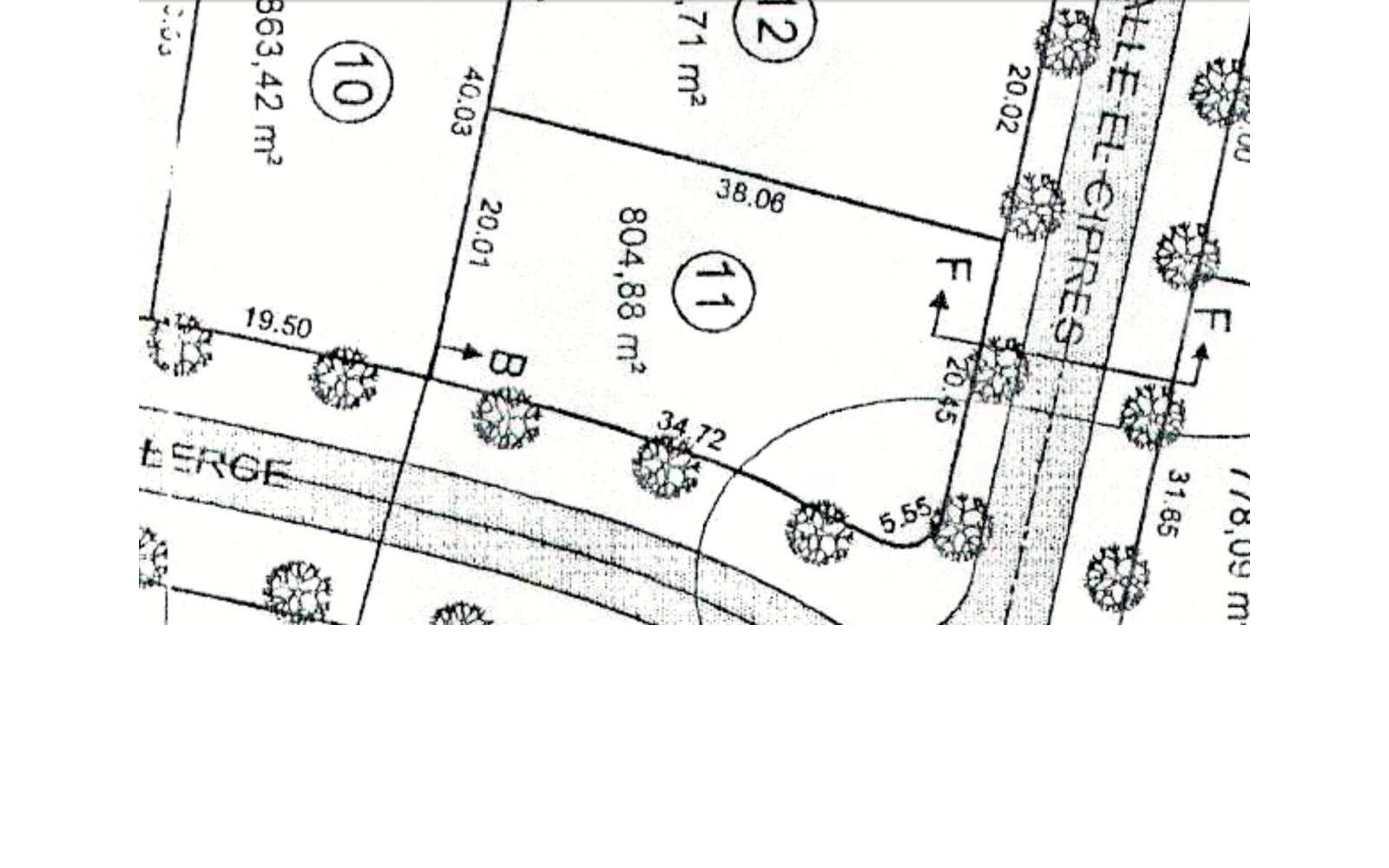 Plano de loteo con medidas del terreno y deslindes