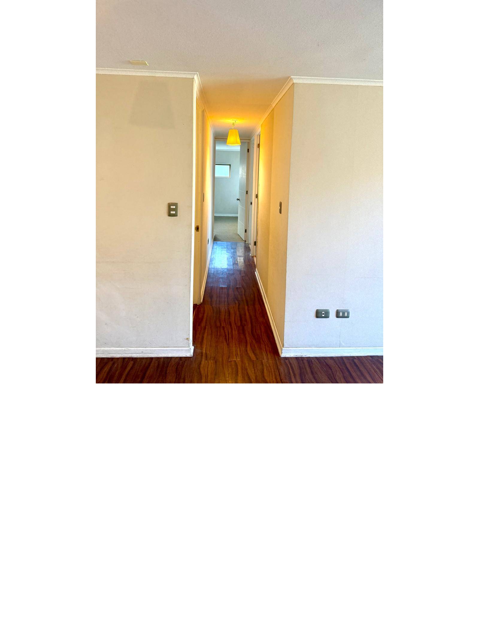 Pasillo interior hacia las habitaciones