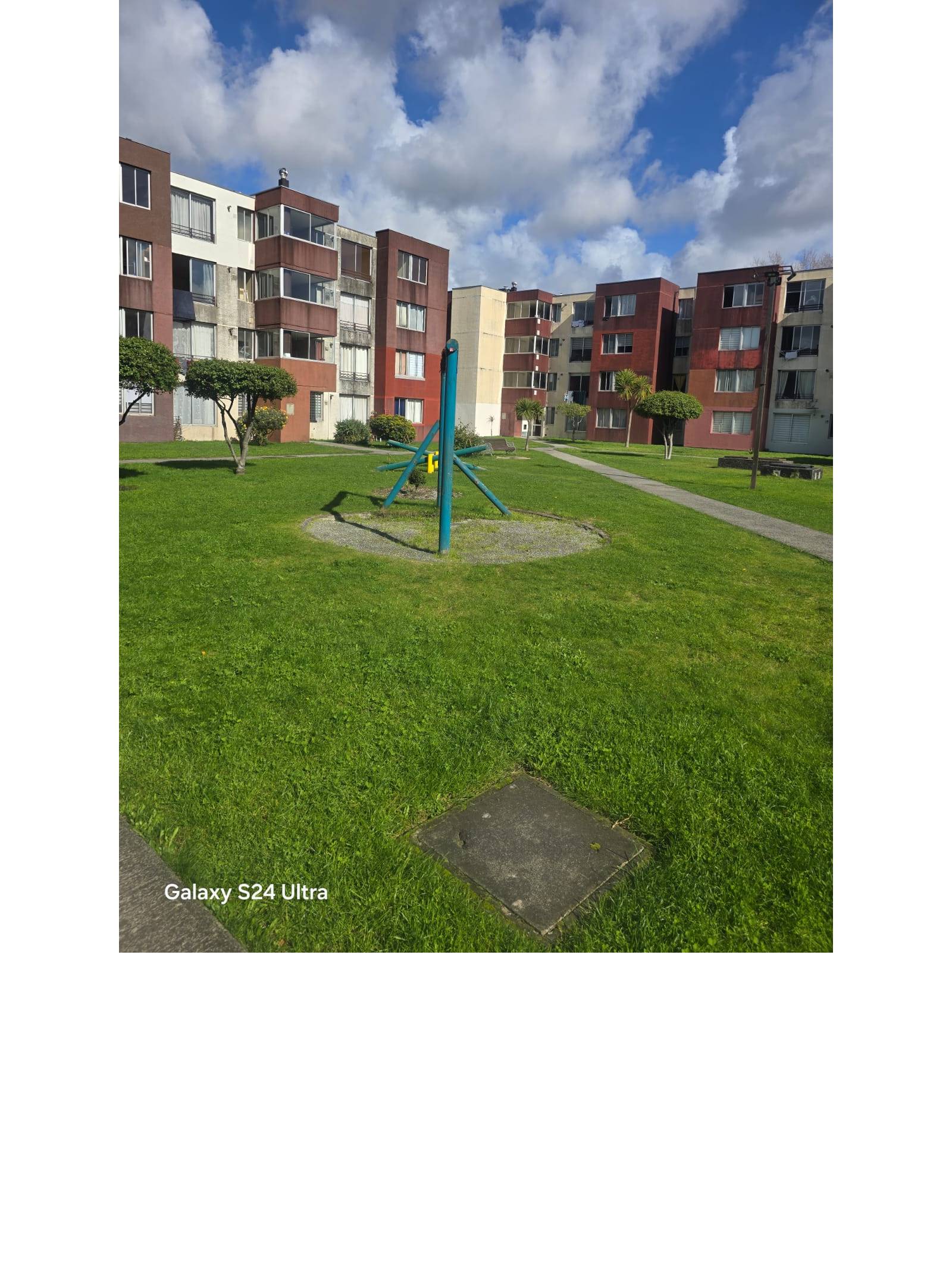 Áreas verdes y juegos del condominio.