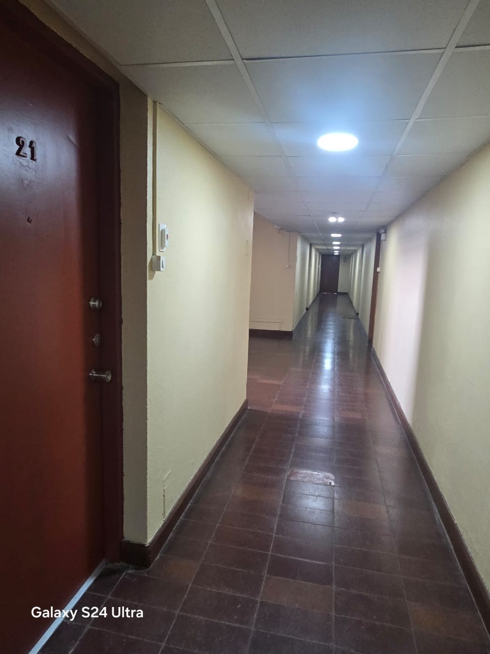 Pasillo de distribución hacia los departamentos del piso